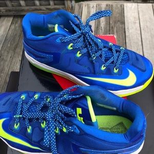 Max Lebron XI low-Size 8 with box